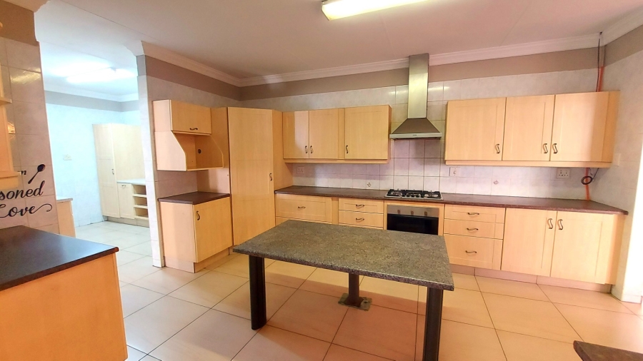6 Bedroom Property for Sale in Ifafi North West
